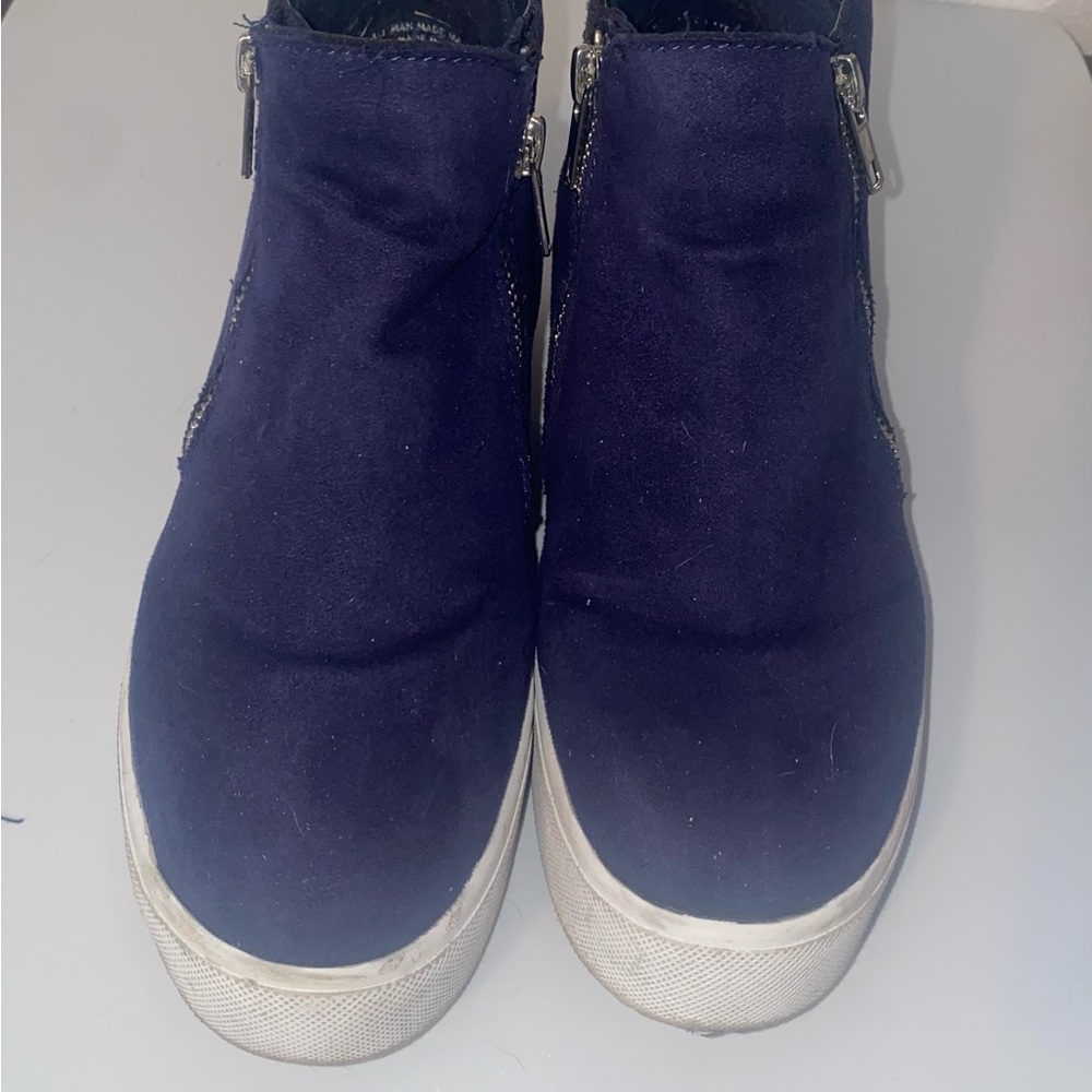 Soda wedge sneaker